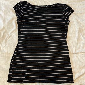 Fitted black and brown stripe tee / size medium / worn condition